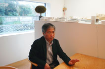 「外から見る形と中から外を見るのとでは、同じひとつの窓でも違う風景が見える。そういう二面性を持っているところが、窓の面白さですね」